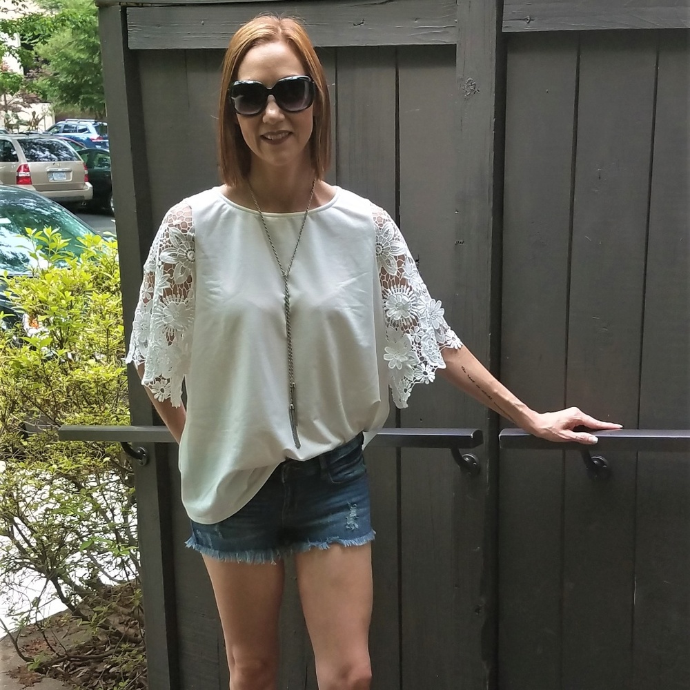 NWT Distressed Jean Shorts w/Frayed Edge - Picture 2 of 6